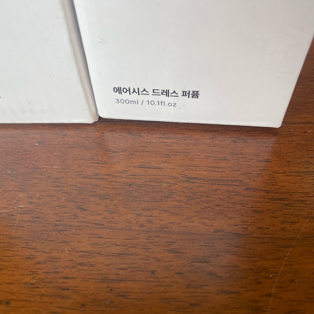 2 Bottles of AIRSIS Room and Fabric Fragrance Spray - Picture 10 of 10